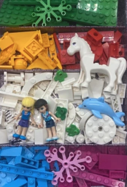 Lego směs dílů a kostek
