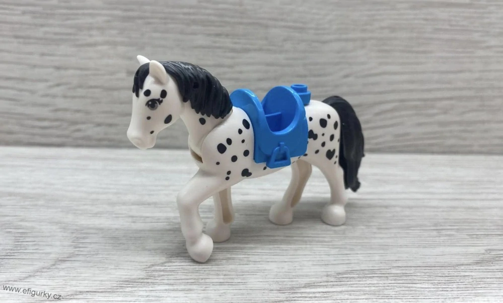 LEGO Friends bílý skvrnitý kůň s modrým sedlem – 41688