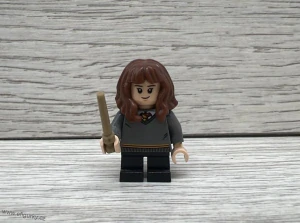 LEGO Harry Potter Hermiona Grangerová s hůlkou – minifigurka hp139