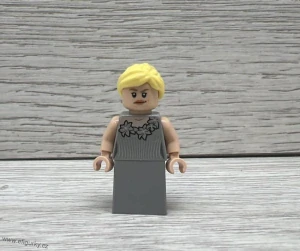 LEGO Harry Potter Fleur Delacour v šedých šatech – minifigurka hp187
