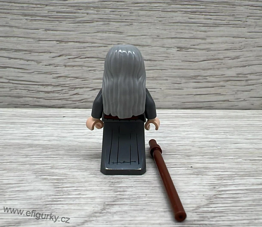 R13. Lego Pán prstenů - Gandalf the Grey 