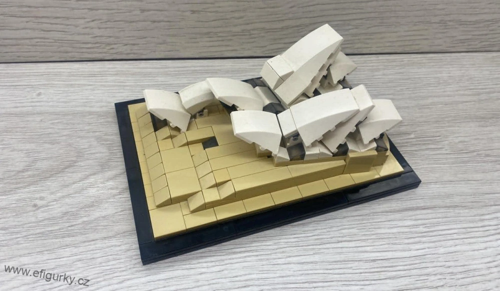 9A2. LEGO Architecture 21012 Sydney Opera House.