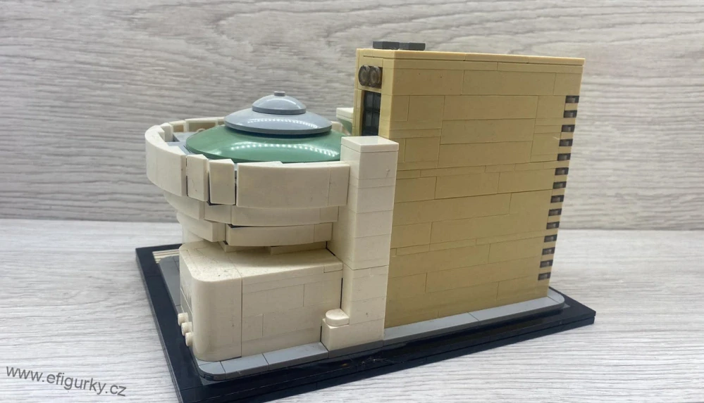 9A3. LEGO Architecture 21035 Solomon R. Guggenheim Museum . bez návodu a bez krabice, jen vystavené